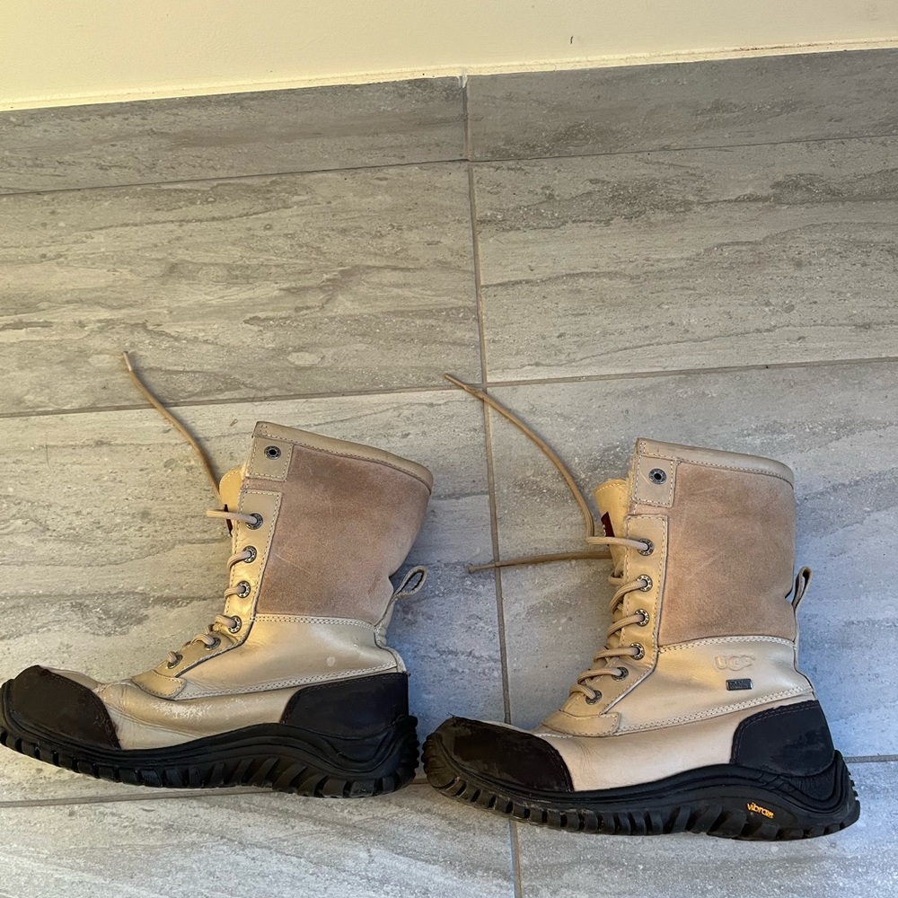 Ugg Adirondack II winter boots